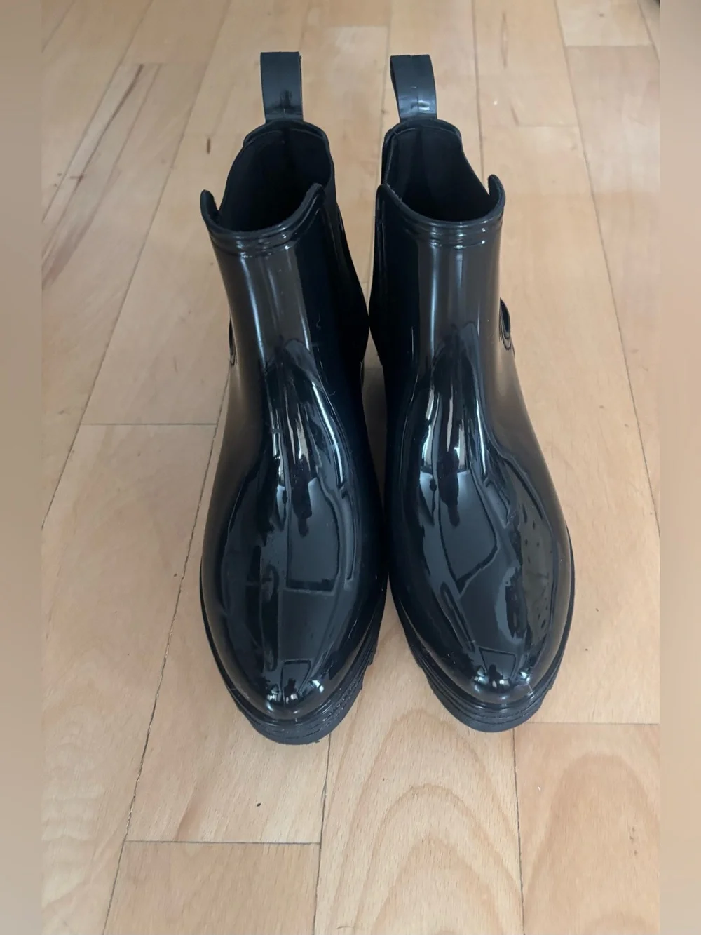 New Capelli of New York Black Glossy Chelsea-Style Boots Size 8
